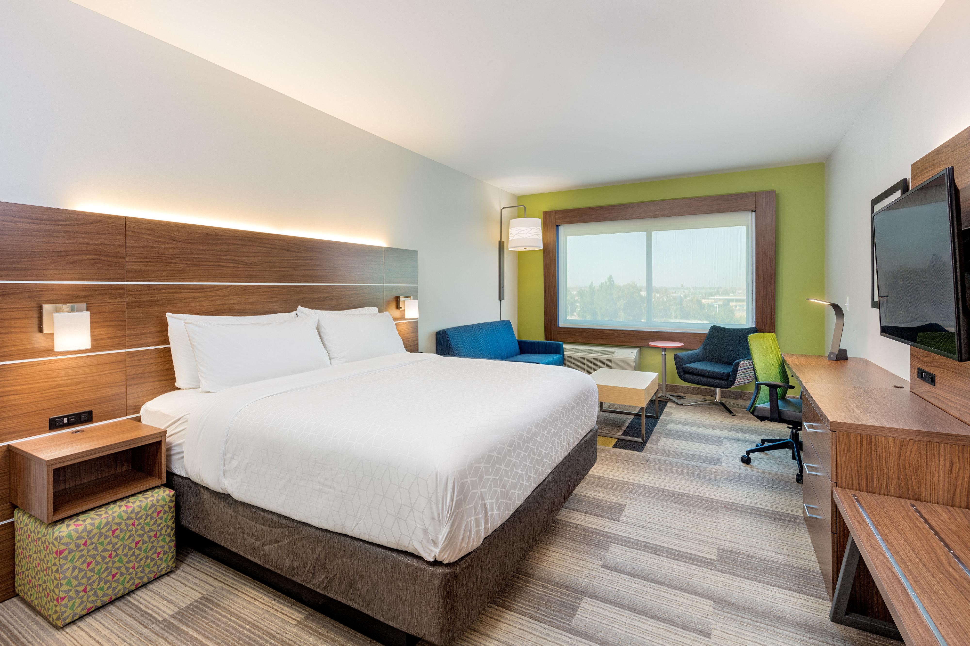 Suite, King Bed, Extra Floor Space, Sofa