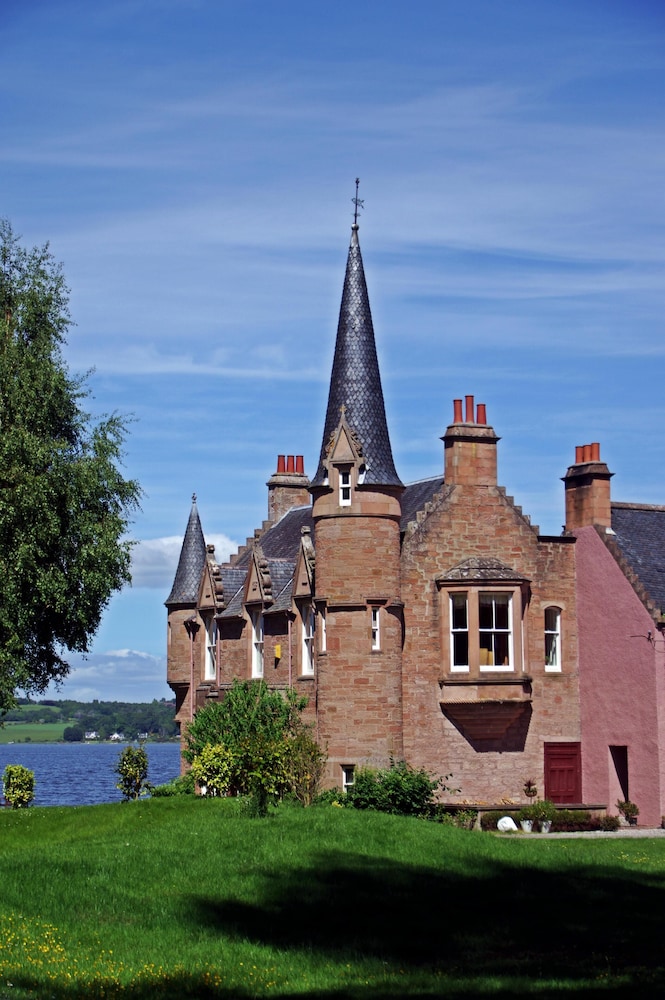 BUNCHREW HOUSE HOTEL 28/30