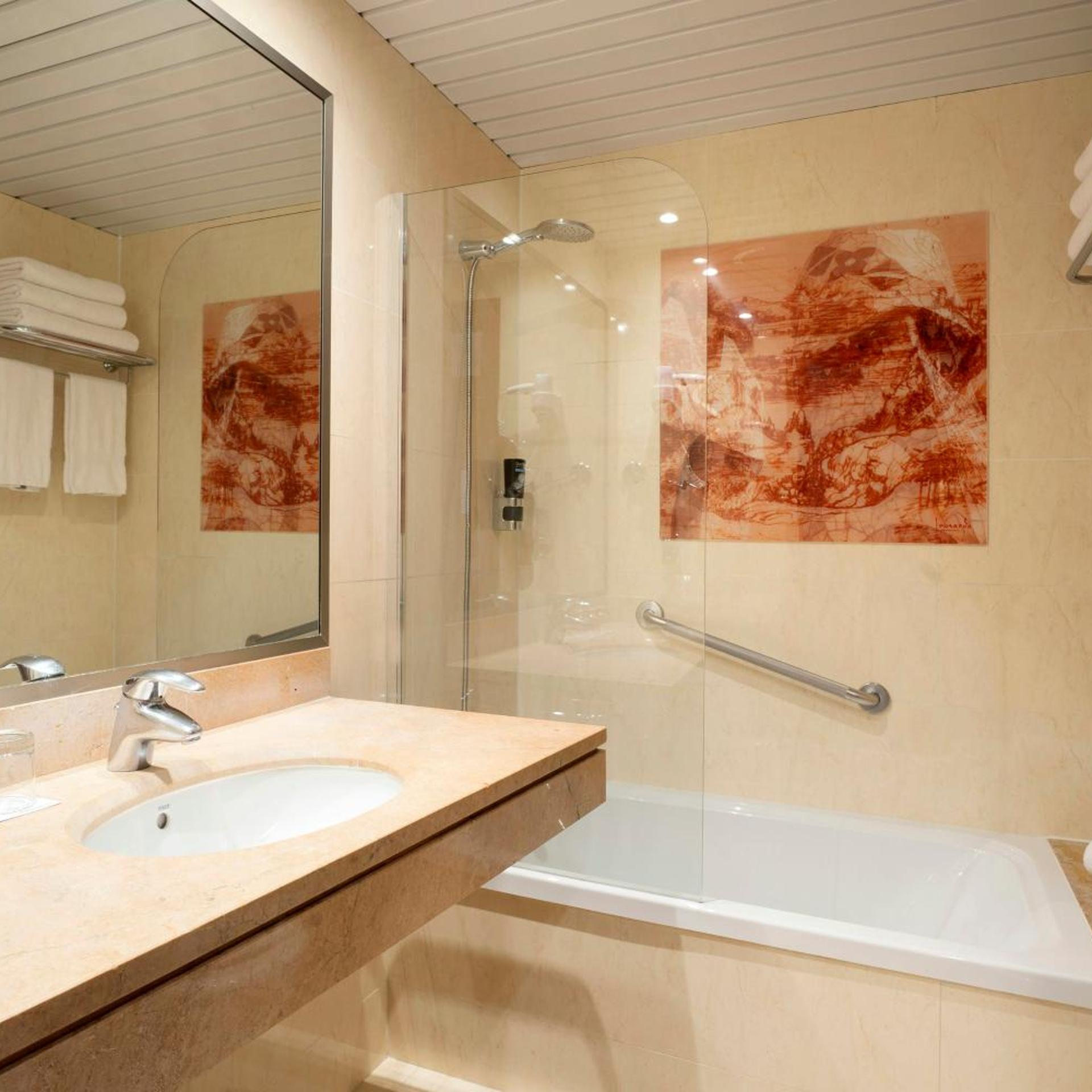 Park, Superior, Double or Twin Bed، Leonardo Hotel Barcelona Gran Via 8/9