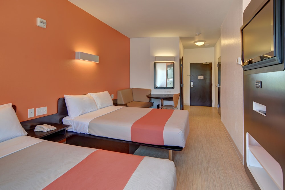 Motel6 Roanoke, TX - Northlake - Speedway 18/48