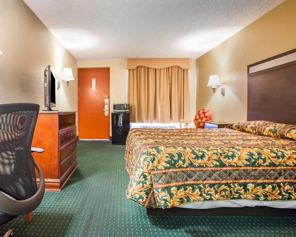 Rodeway Inn Mount Laurel Hwy 73 18/27