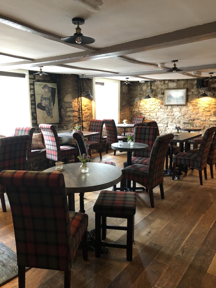 The George At Nunney 34/47