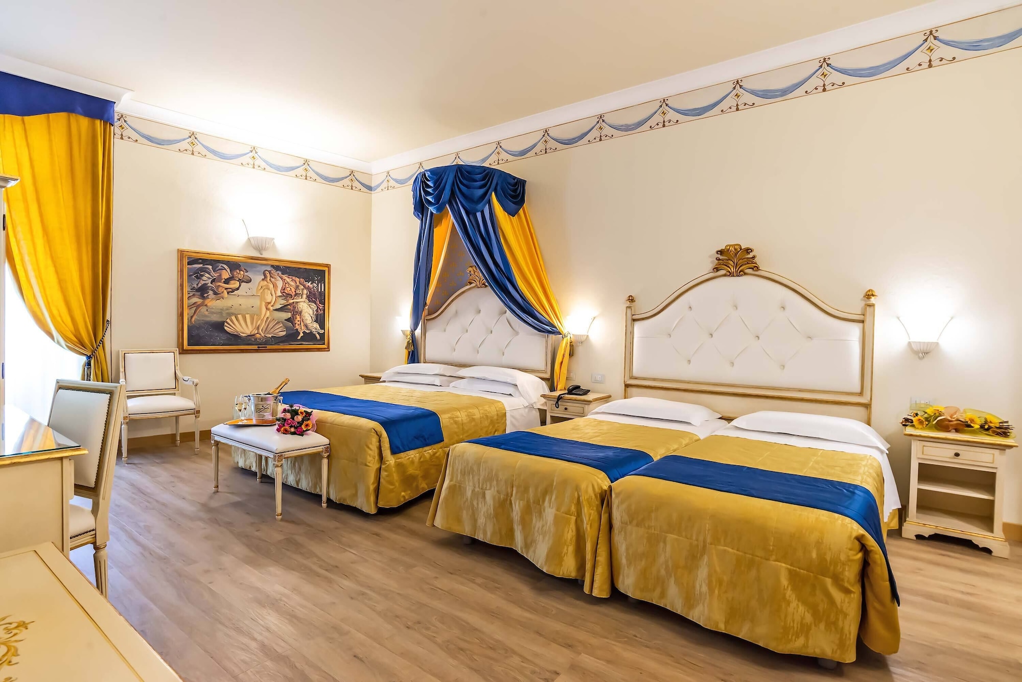 ROOM, QUINTUPLE