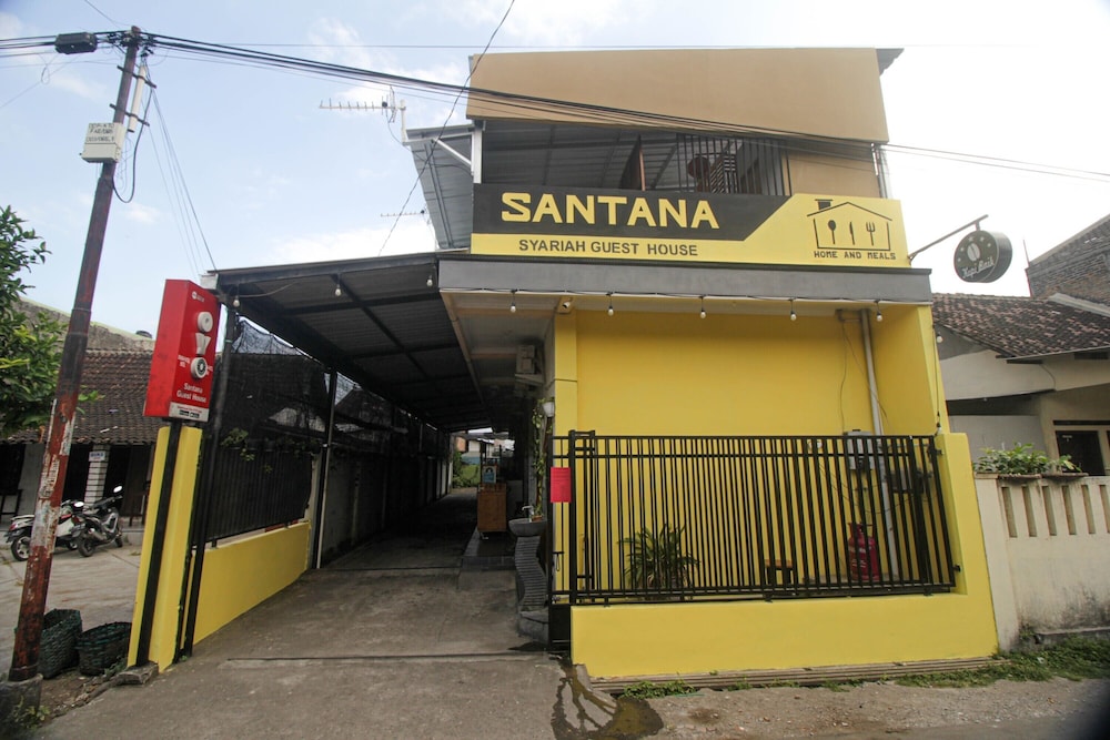 Super OYO Capital O 2258 Santana Syariah Guest House 3/41
