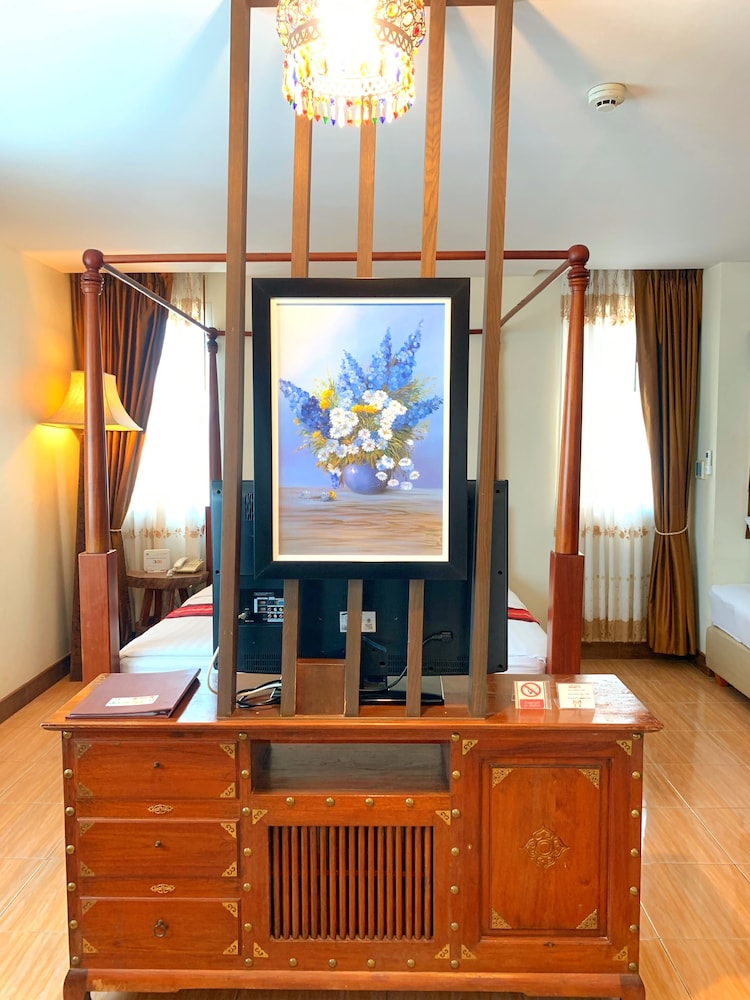 Aiyaree Place Hotel 48/75
