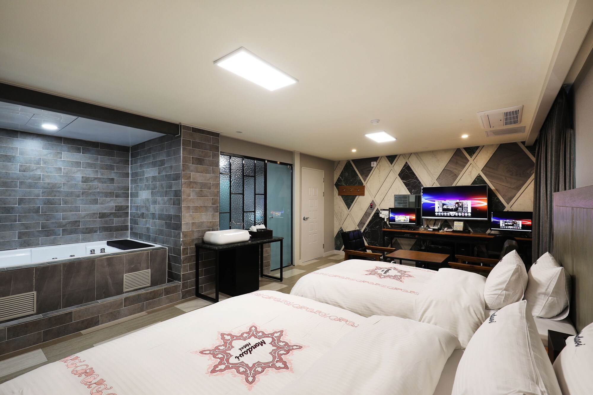 Vip, 1 Double and 1 Single Bed