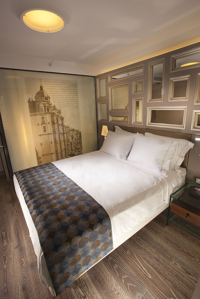 La Villa Hotel 12/41