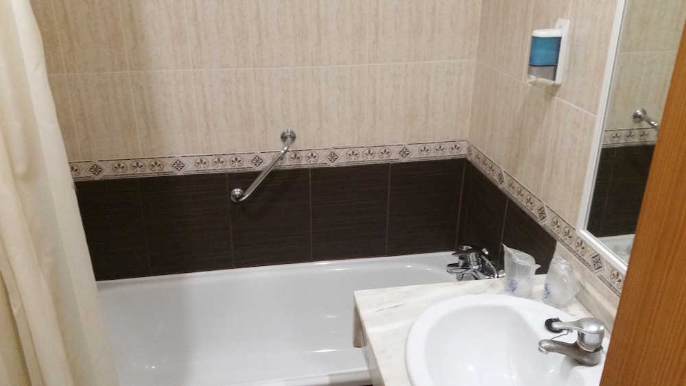 Mont Park Hotel 31/33