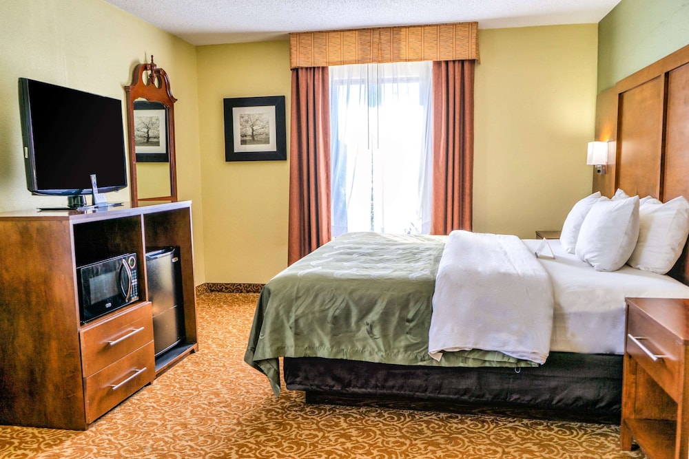 Quality Inn Whiteville North 23/37