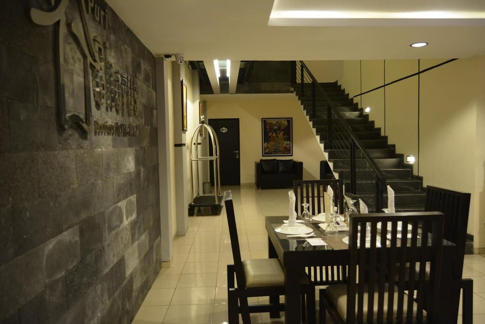 Puri Chorus Hotel 50/57