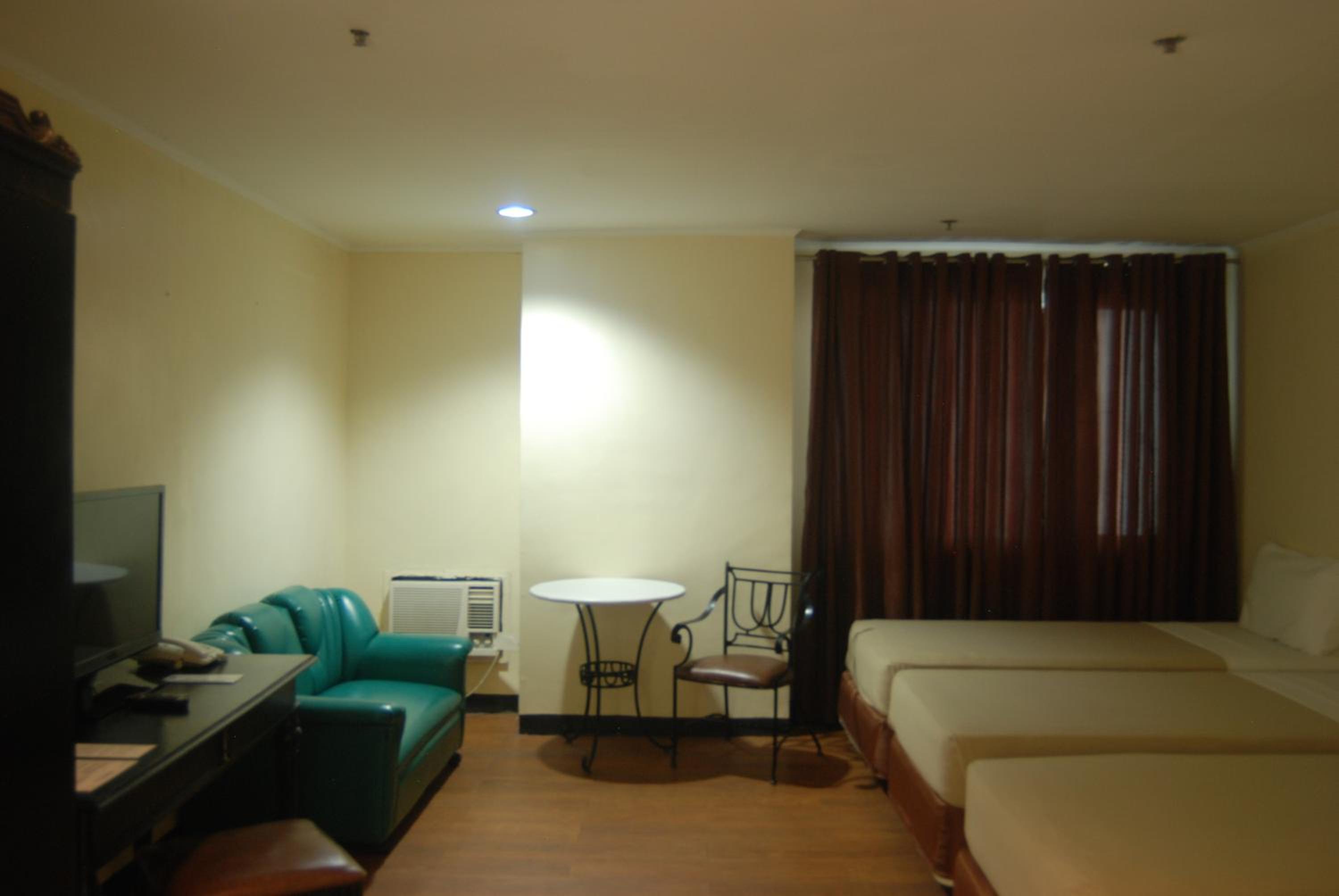 غرفة ديلوكس رباعية، Golden Peak Hotel and Suites powered by Cocotel 3/5