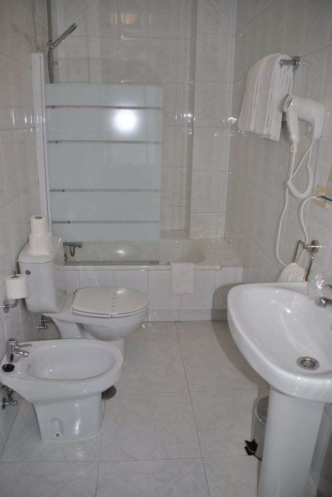 Junquera Hotel 6/40