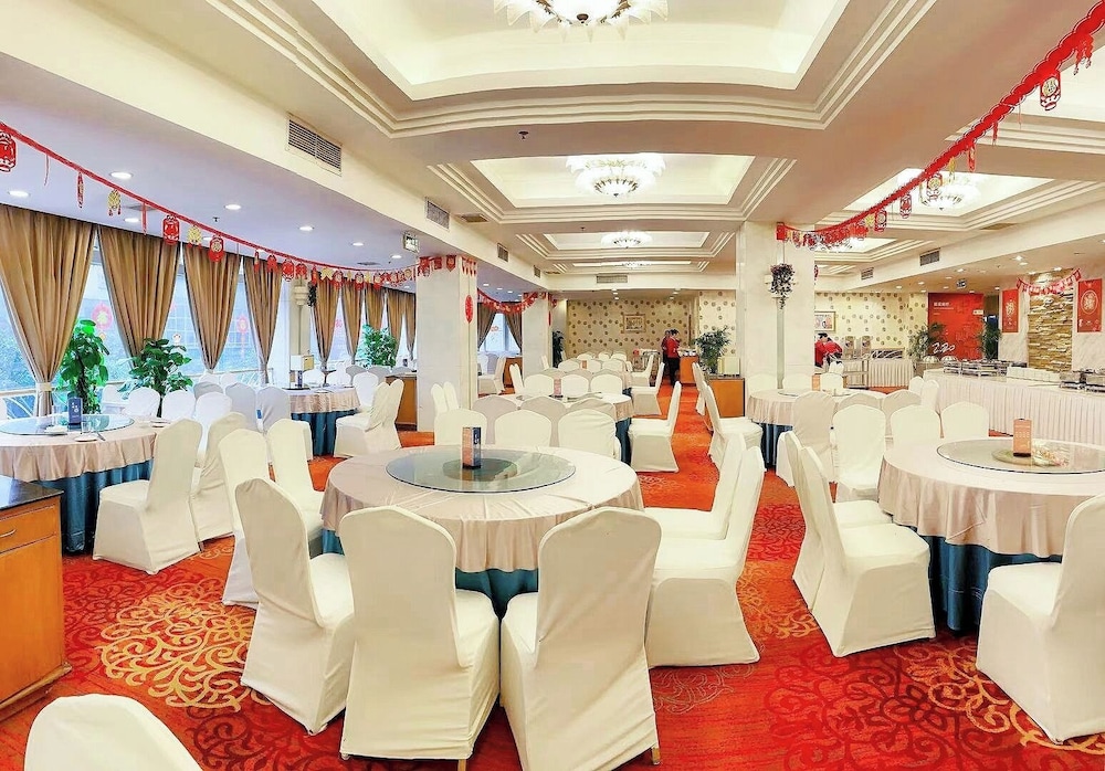 Milky Way Hotel Chongqing 46/56