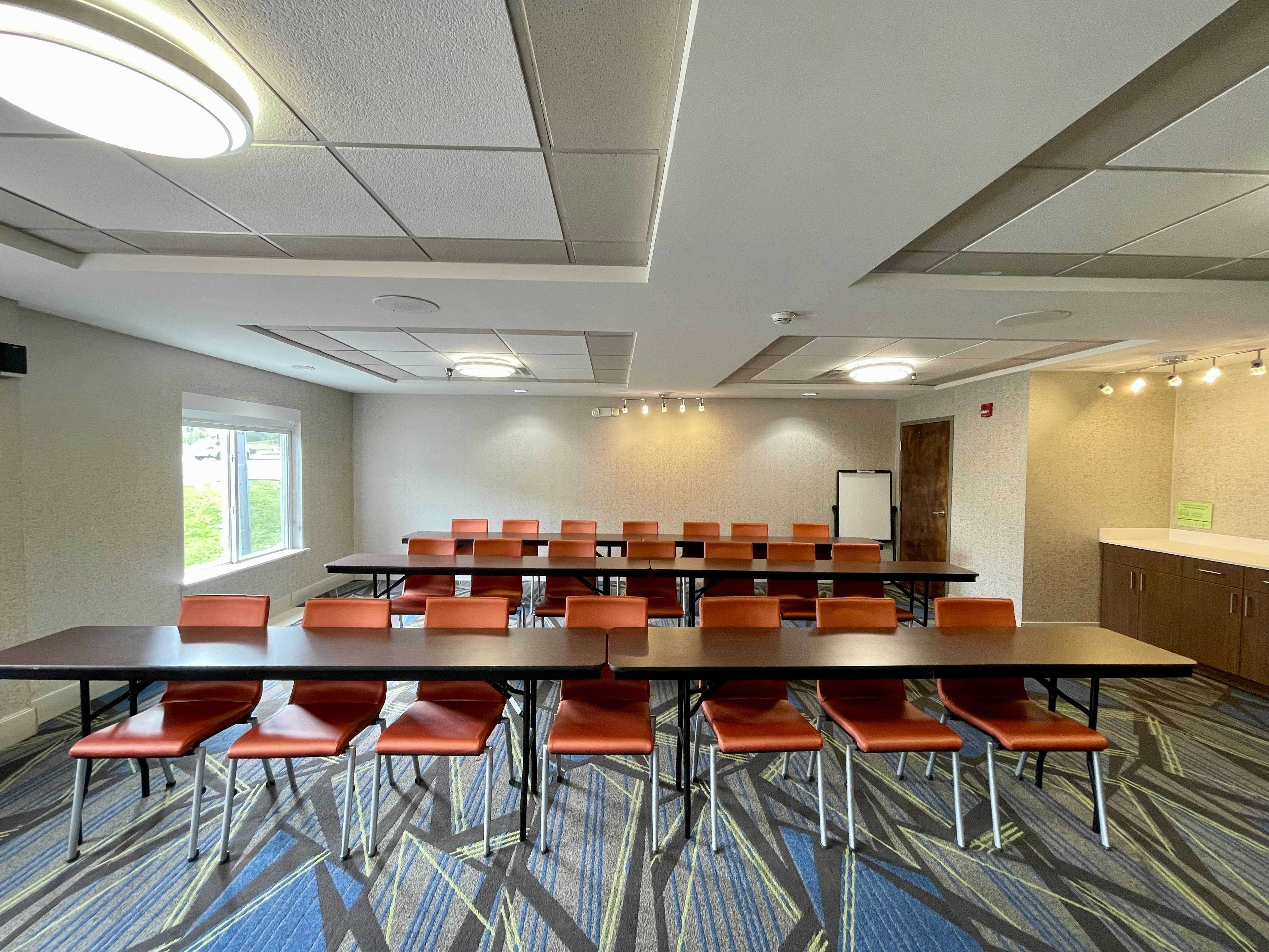 Holiday Inn Express Hotel Suites Chattanooga Hixson 68/75