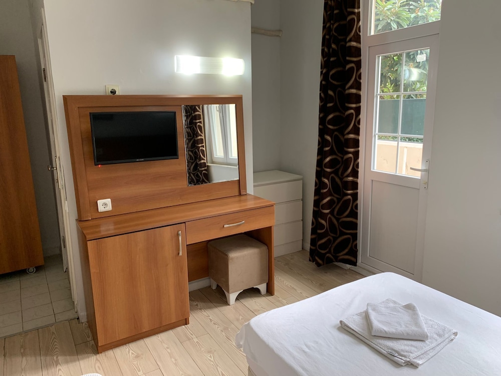 Belcan Hotel 10/42