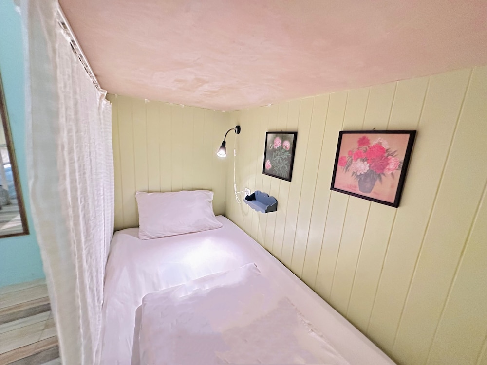 The Luna Hostel 12/50
