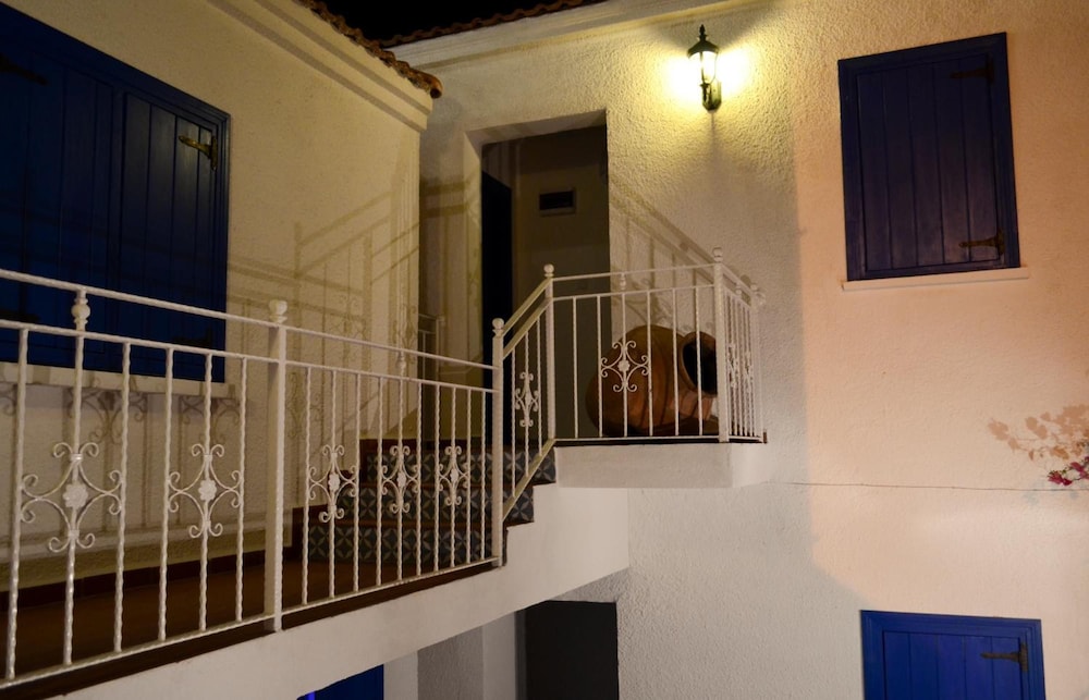 Cunda Mavi Otel 16/28
