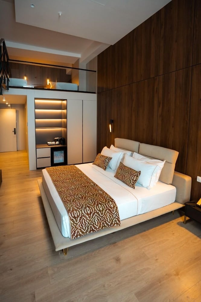 GRAND VM CONFERENCE & SPA 15/50