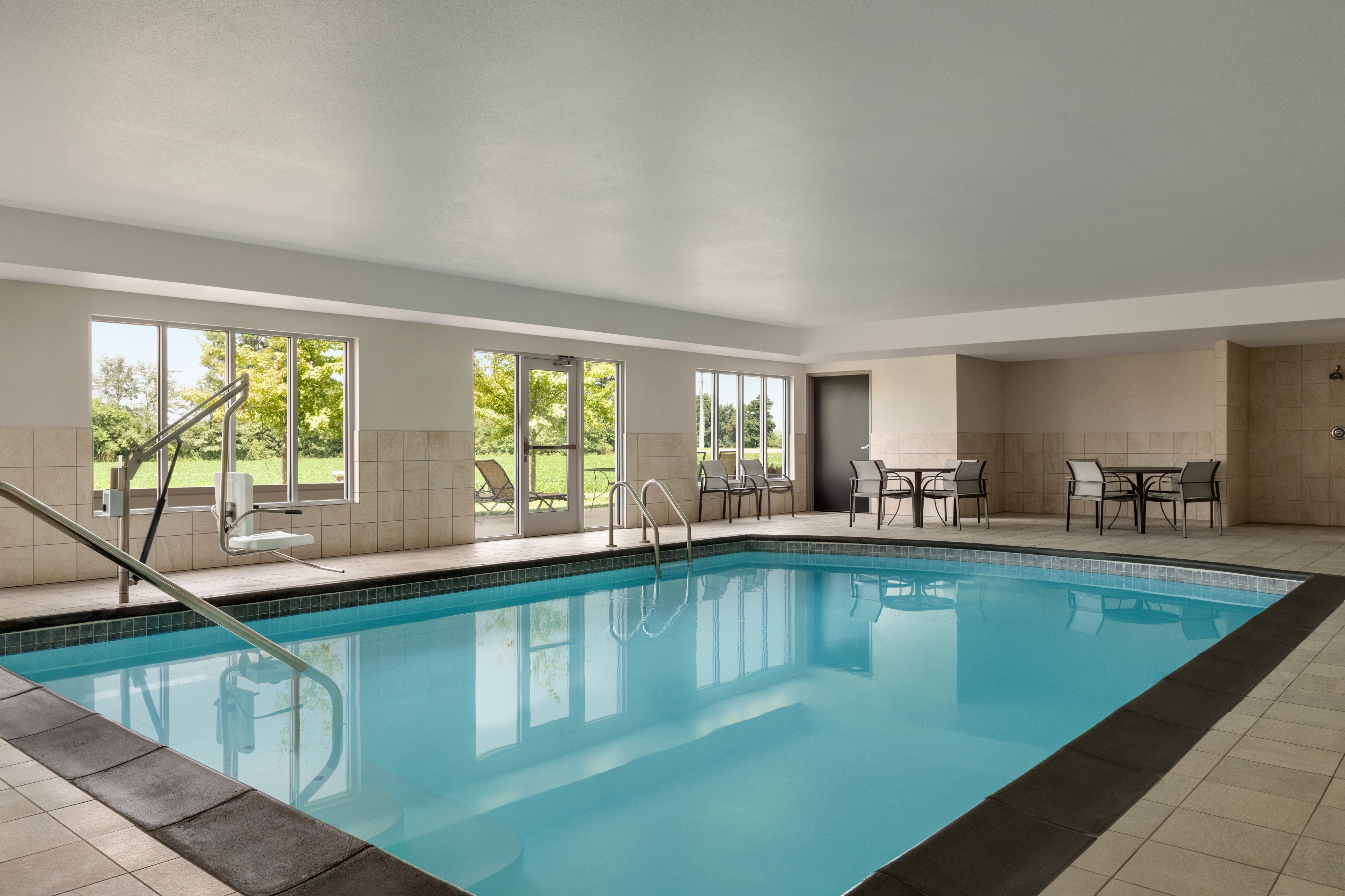 Holiday Inn Express Hotel & Suites North Fremont 38/58