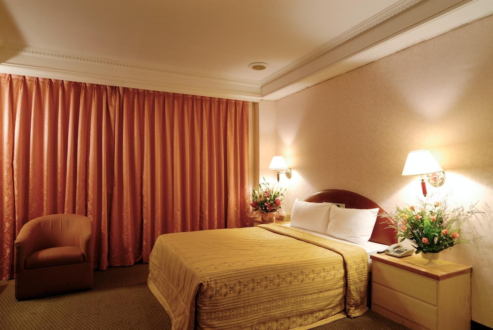 Empire Hotel 23/52
