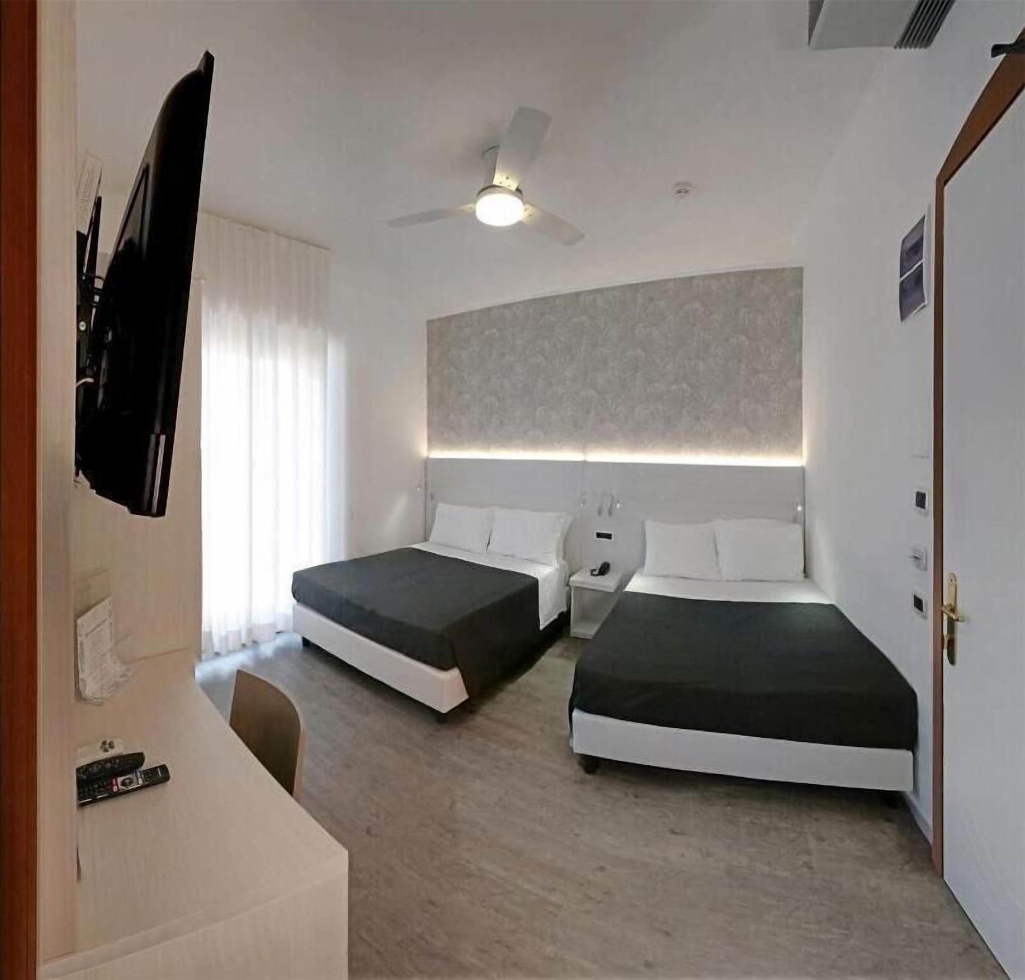 ROOM, QUADRUPLE, MULTIPLE BEDS, SEA VIEW, BALCONY
