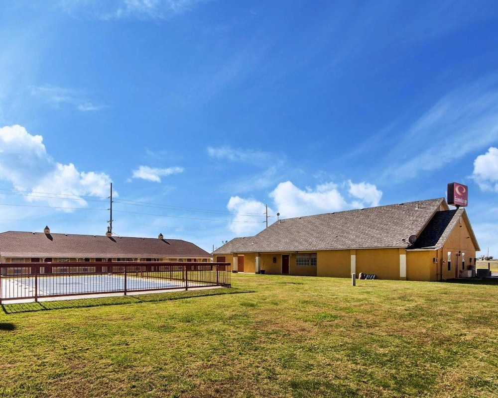 Econo Lodge Pryor 49/58