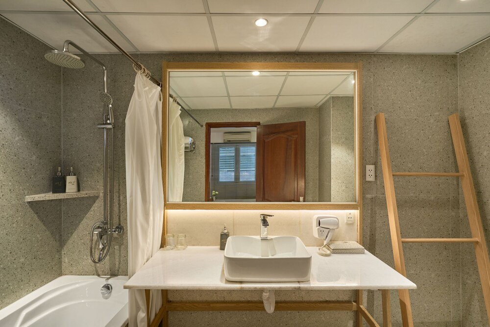 Sky Gem Hotel - Ben Thanh 60/63