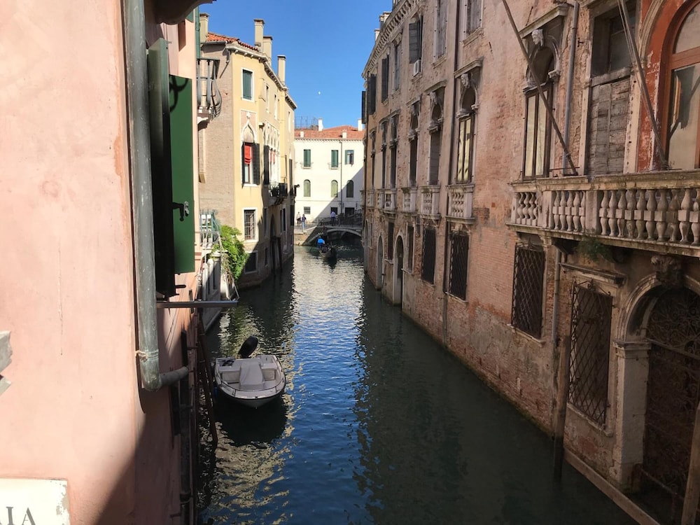 Luxury Venetian Rooms 30/39