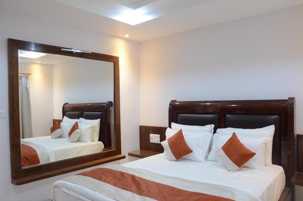 Hotel Loksagar 8/30