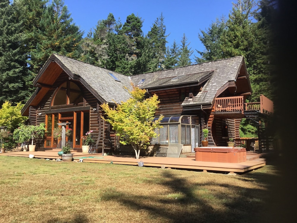 Redwood Log Cabin 1/12