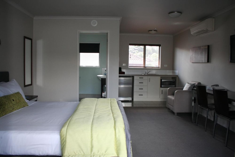 Aveda Motor Lodge 13/29