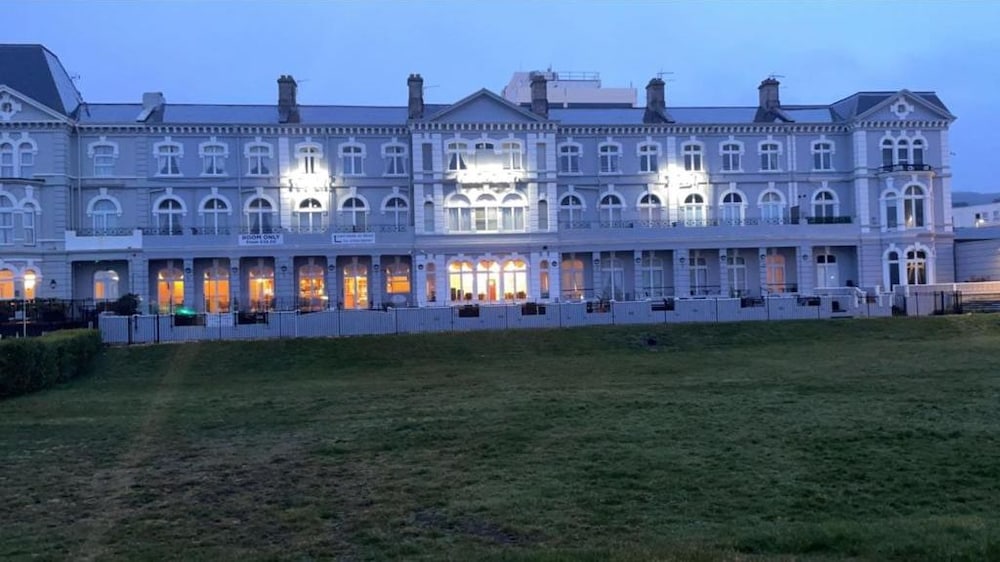 Royal Grosvenor Hotel 6/50