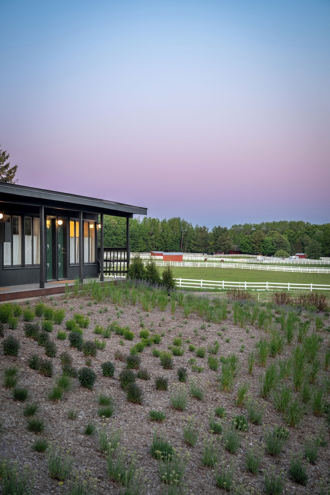 Birchwood Inn 2/48