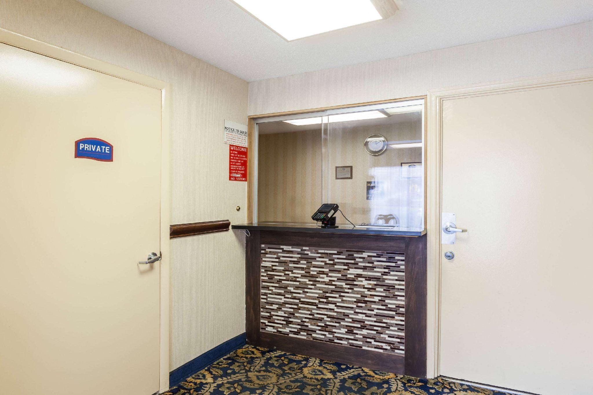 Howard Johnson Inn College Park 2/10