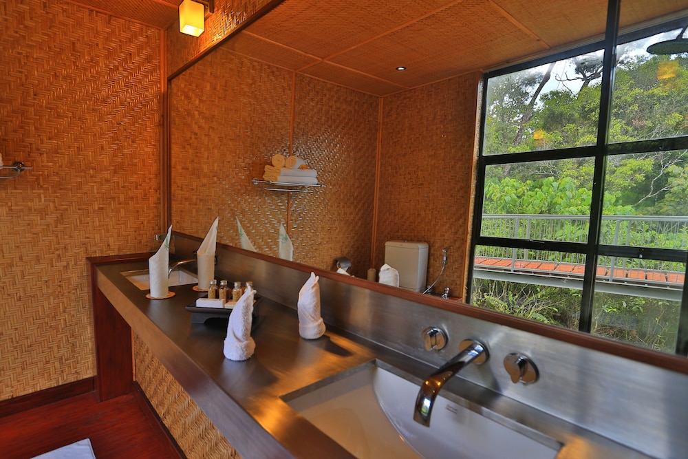Rainforest Eco Lodge 40/41