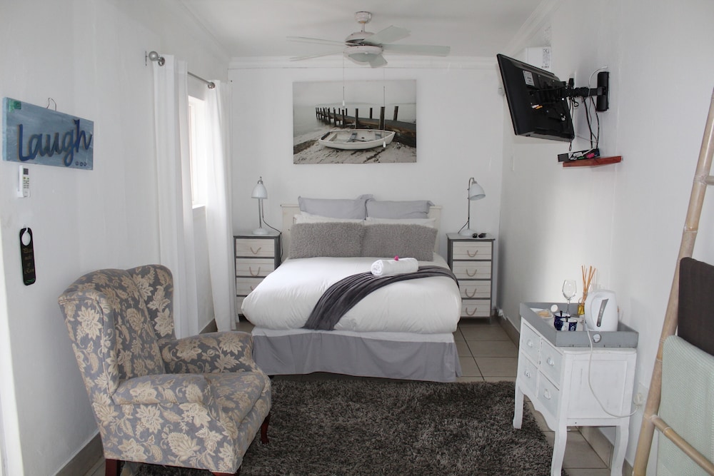 Blue's Guest House 13/33