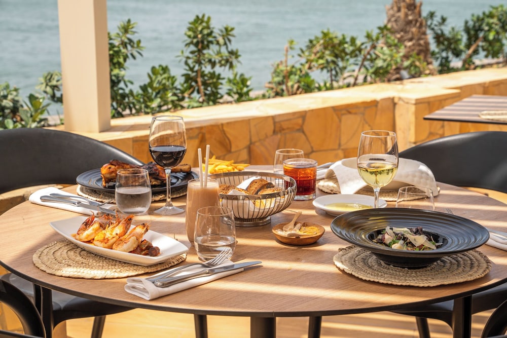 Terrou Bi Hotel 40/64