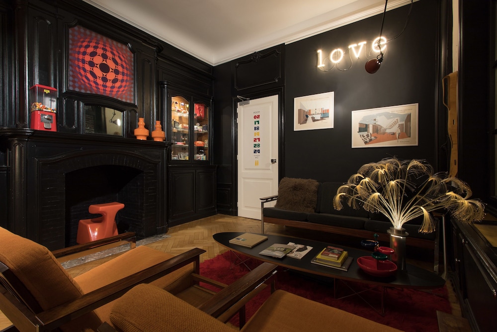 Vintage Hotel 24/50