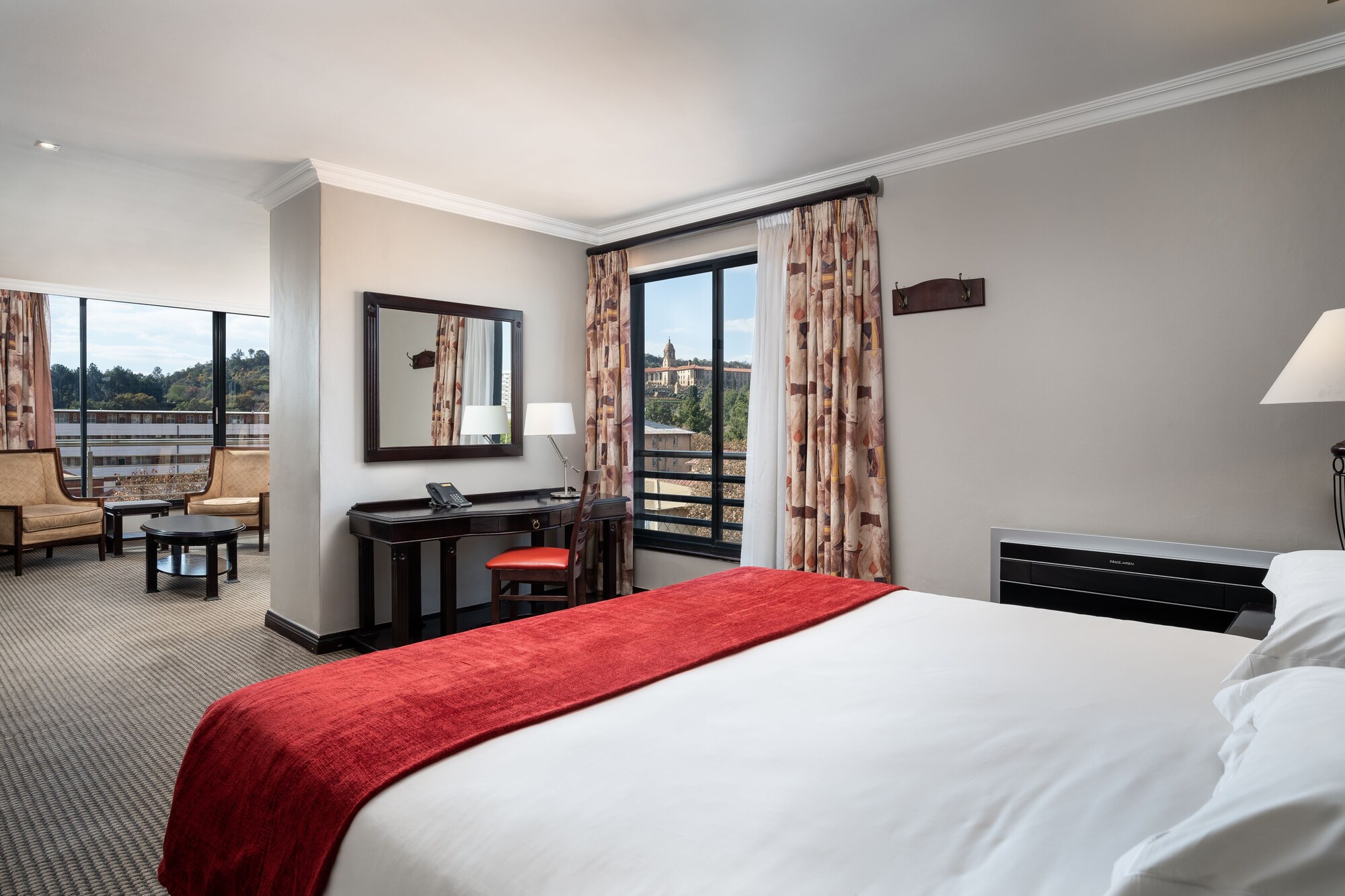 SUITE, KING BED