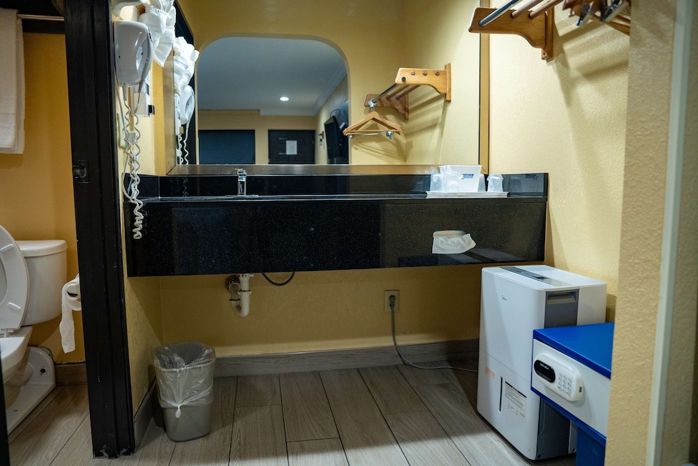 Americas Best Value Inn Ft. Myers 47/49