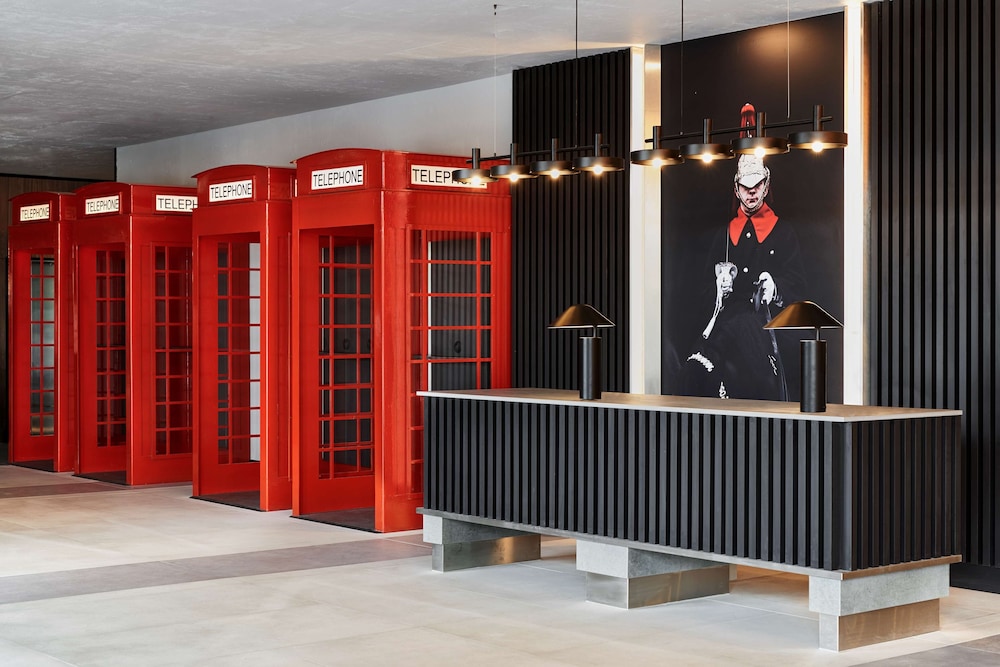 Radisson Red London Heathrow 3/64