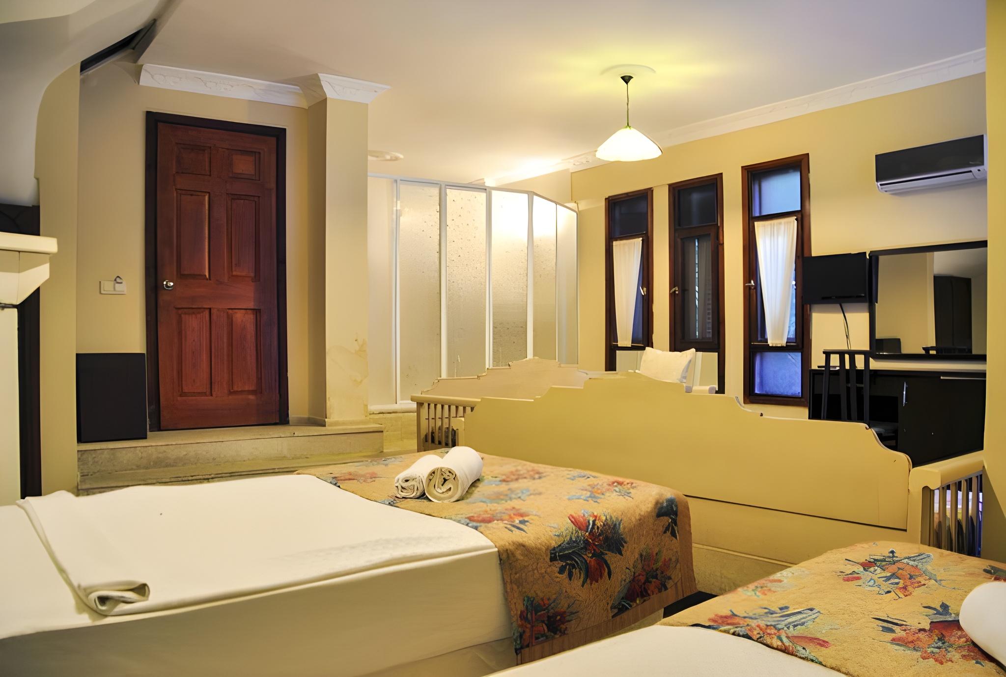 Club, Double Bed