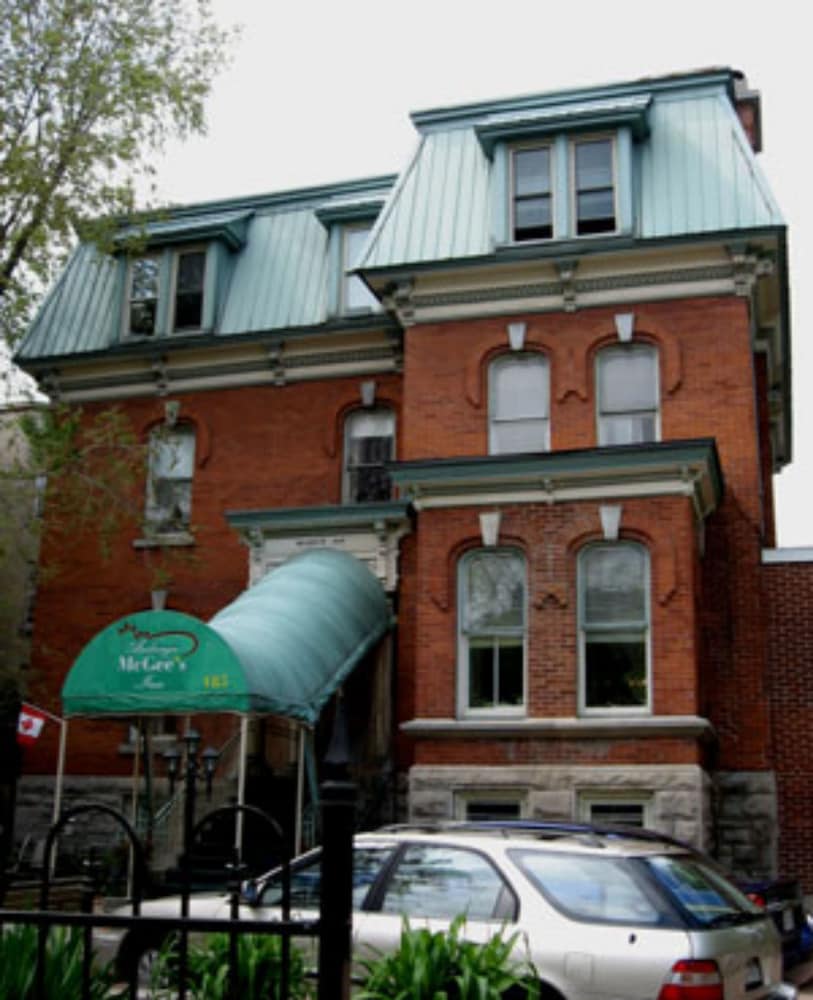 Auberge Mcgees Inn 2/75