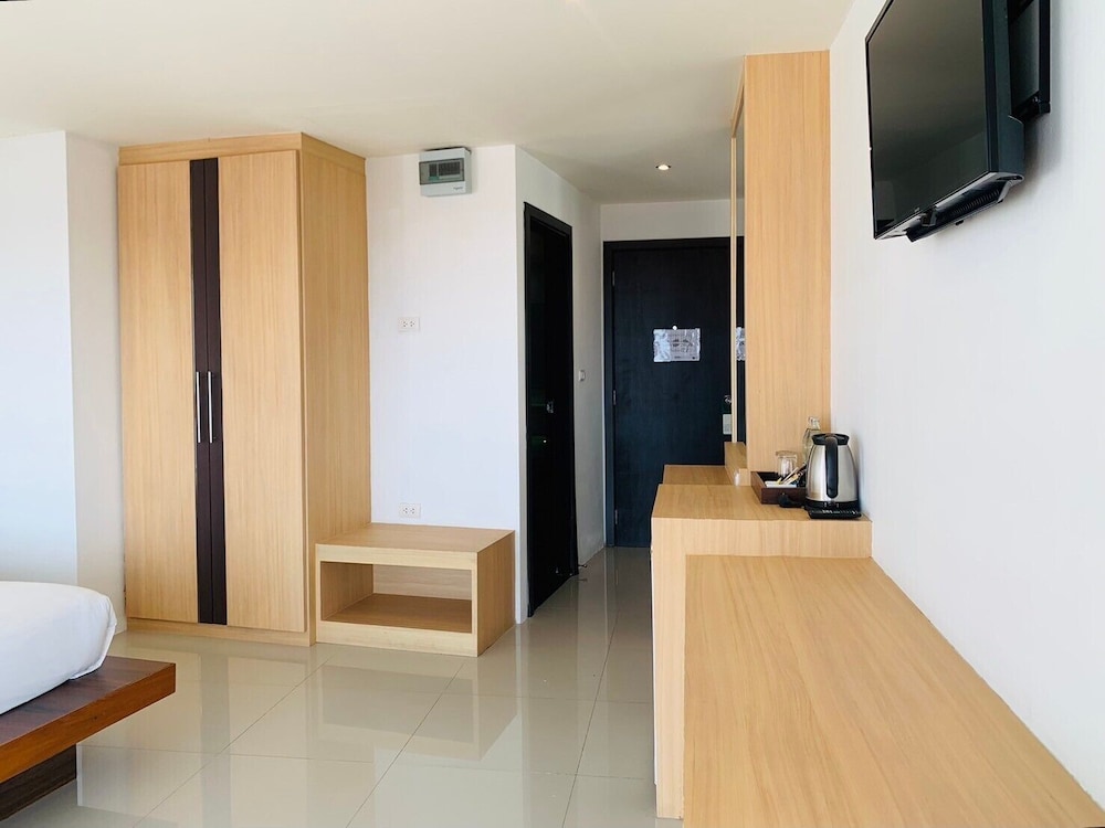 Sunset, Basic, King Bed، Oceanview Treasure Hotel & Residence 5/8