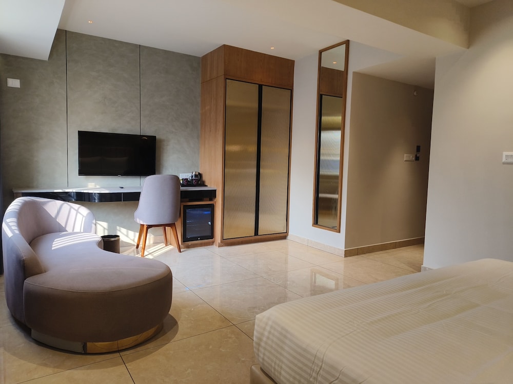 Olive Hotel Le Opera by Embassy Group 12/31