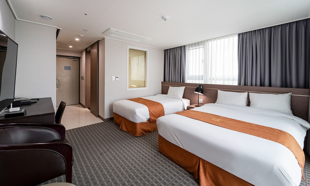 Golden Tulip Essential Namgang 16/49