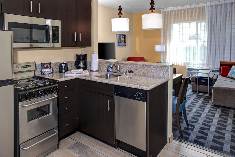 TOWNEPLACE SUITES BAKERSFIELD WEST 33/42