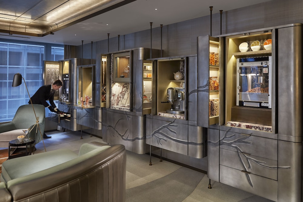 Mandarin Oriental The Landmark, Hong Kong 43/75