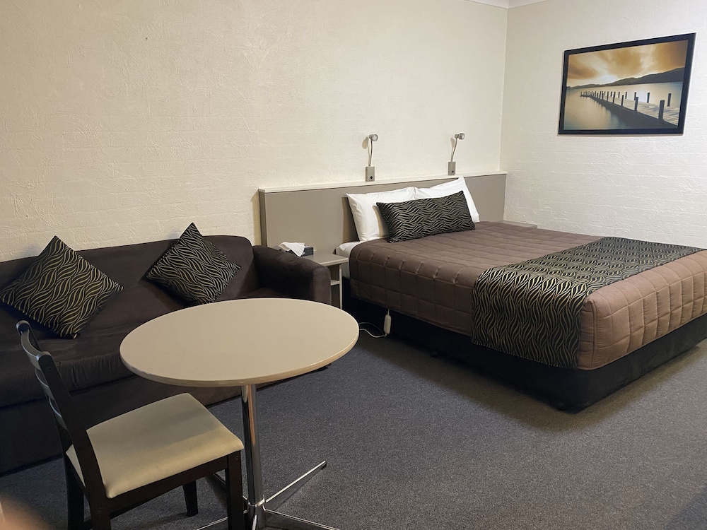 Sapphire City Motor Inn Inverell 15/34