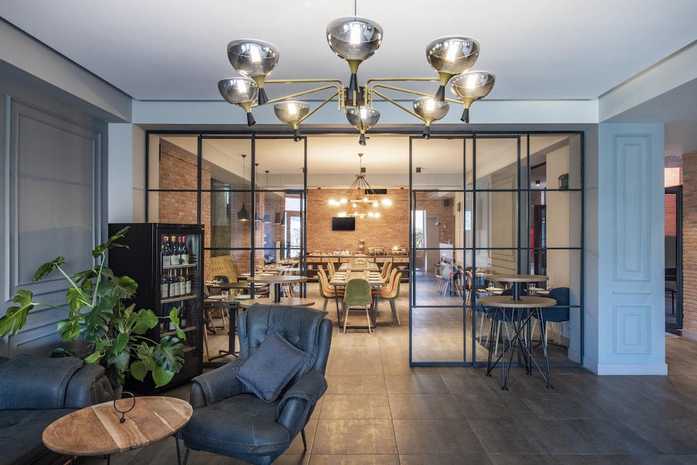 Hotel Address 9D 37/54